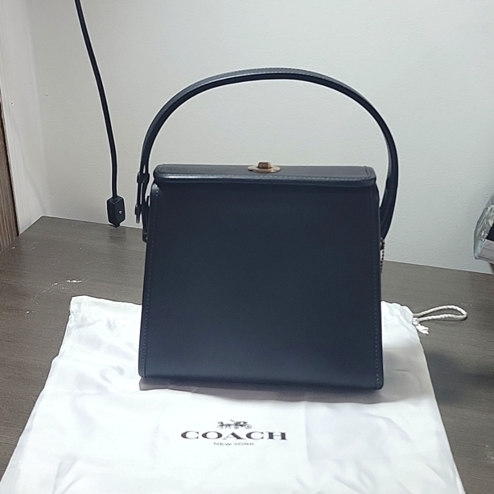 Coach turnlock shoulder bag black